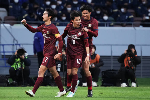 更在球场内 更在球场内